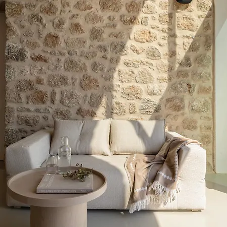 Eks Mani Peninsula Retreat