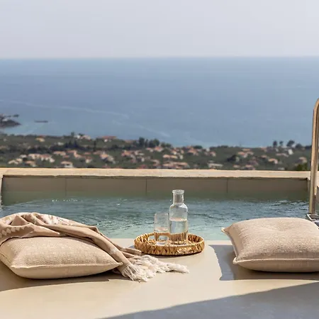 Eks Mani Peninsula Retreat *