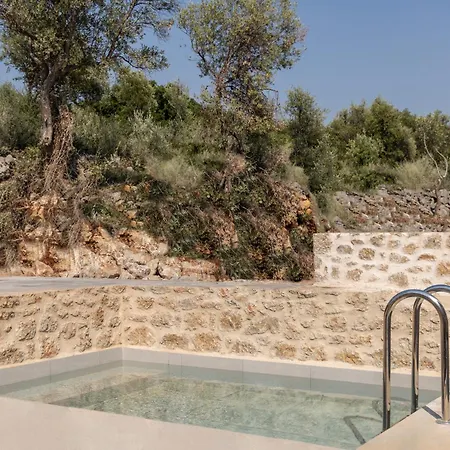 Eks Mani Peninsula Retreat